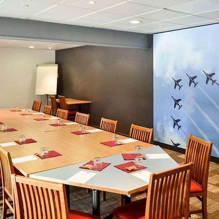 Отель Ibis Salon De Provence Экстерьер фото