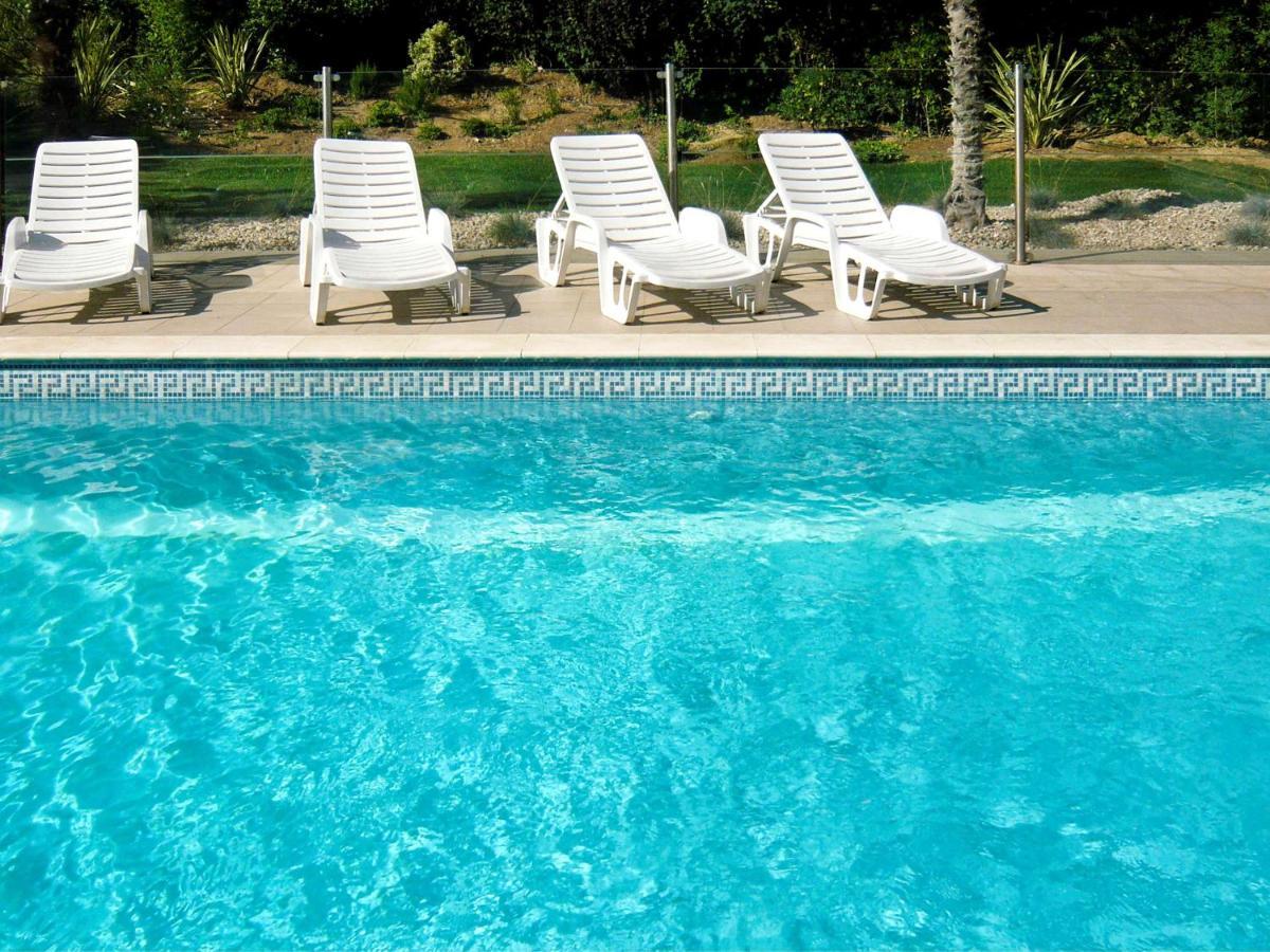 Отель Ibis Salon De Provence Экстерьер фото