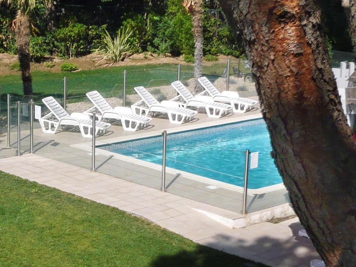 Отель Ibis Salon De Provence Экстерьер фото