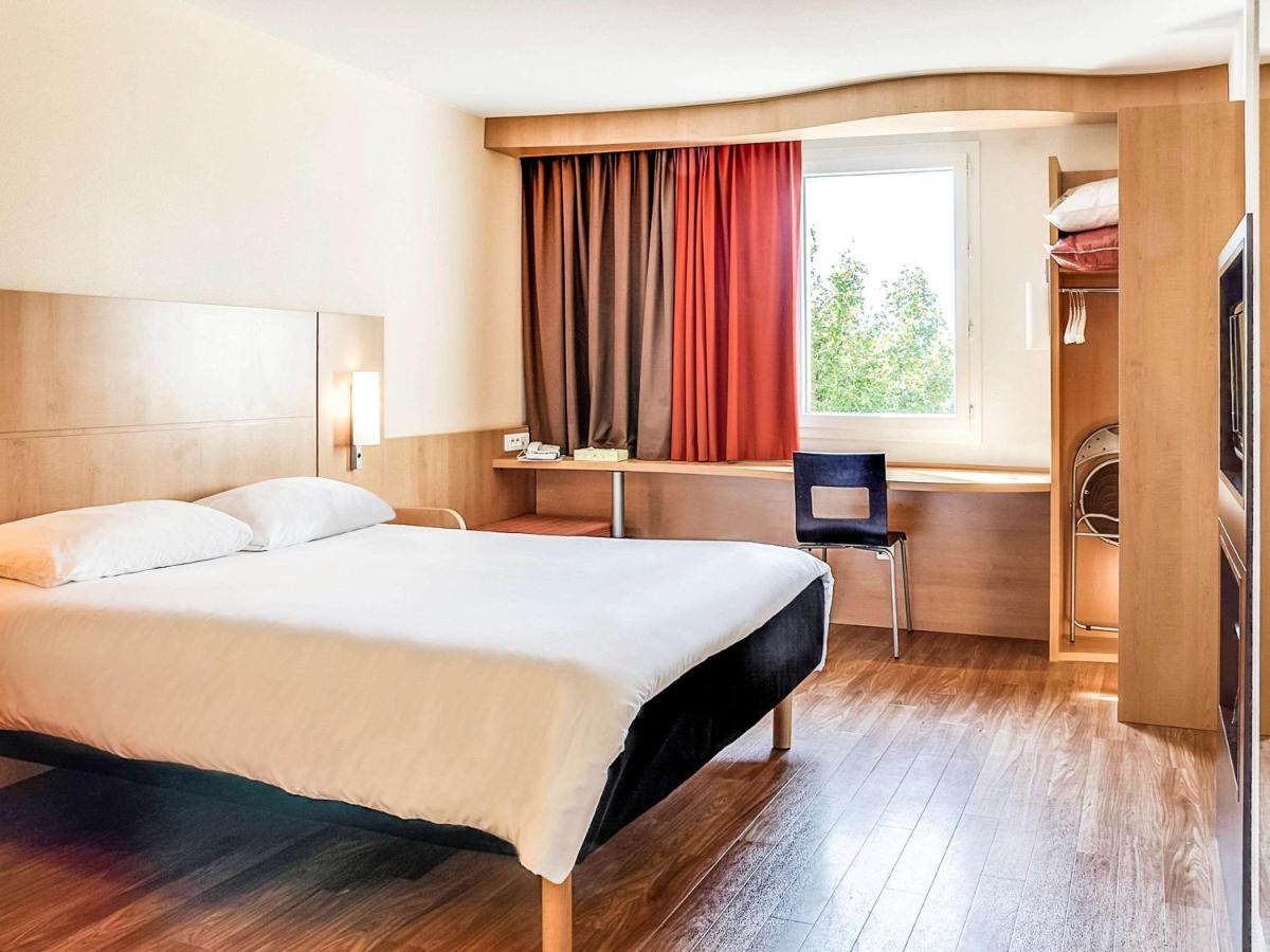 Отель Ibis Salon De Provence Экстерьер фото