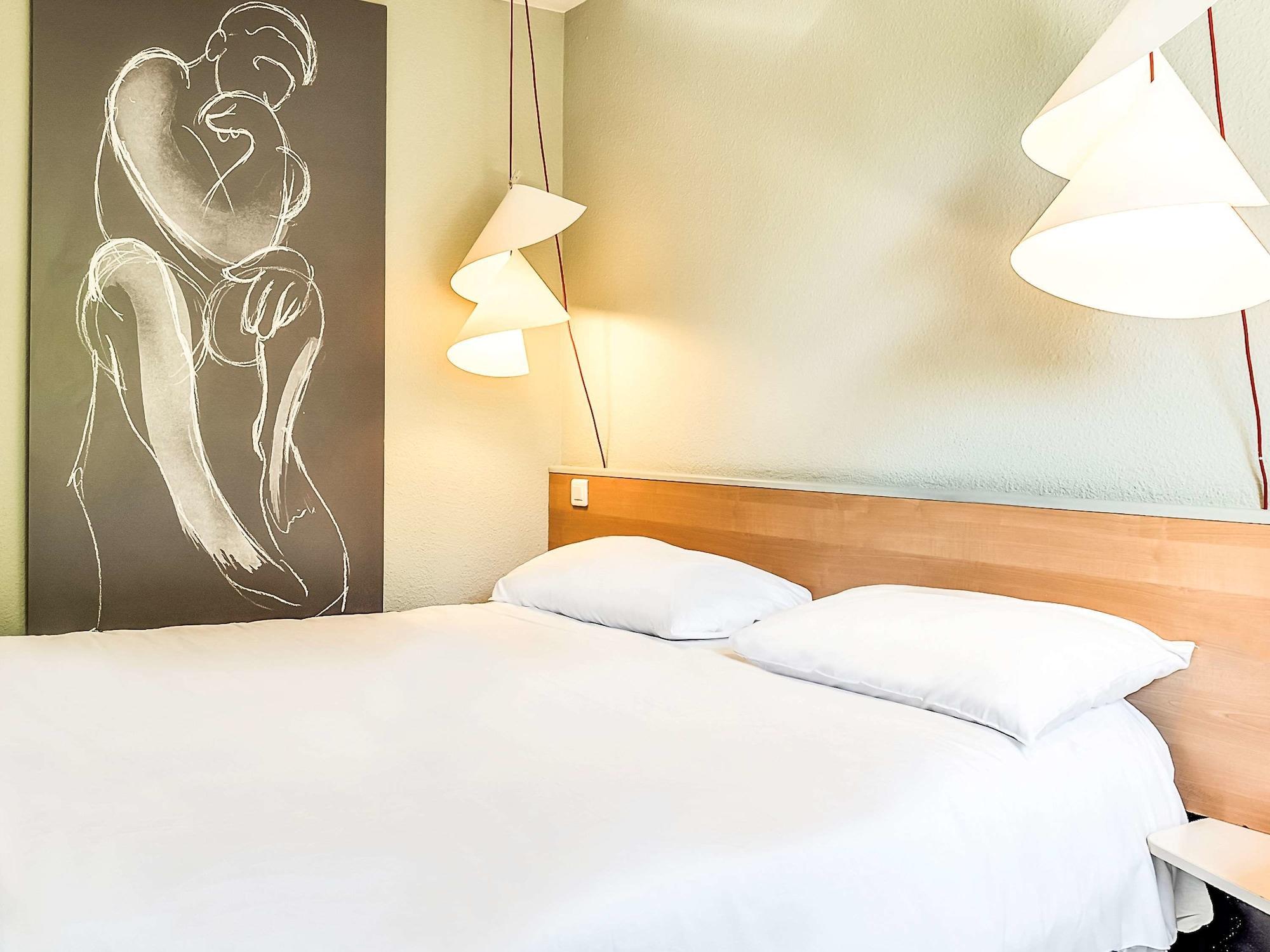 Отель Ibis Salon De Provence Экстерьер фото