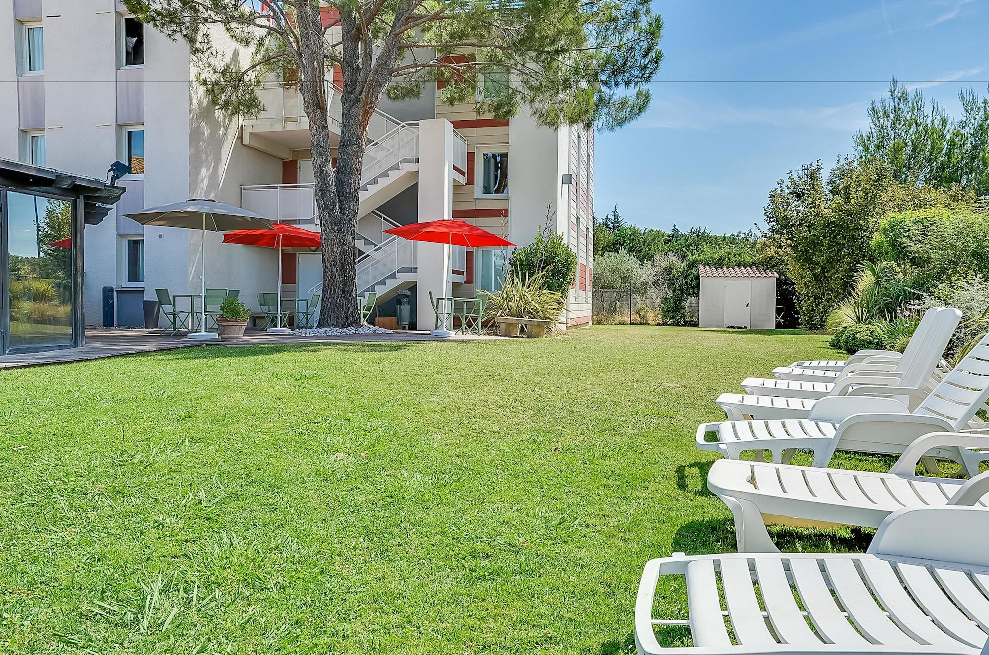 Отель Ibis Salon De Provence Экстерьер фото