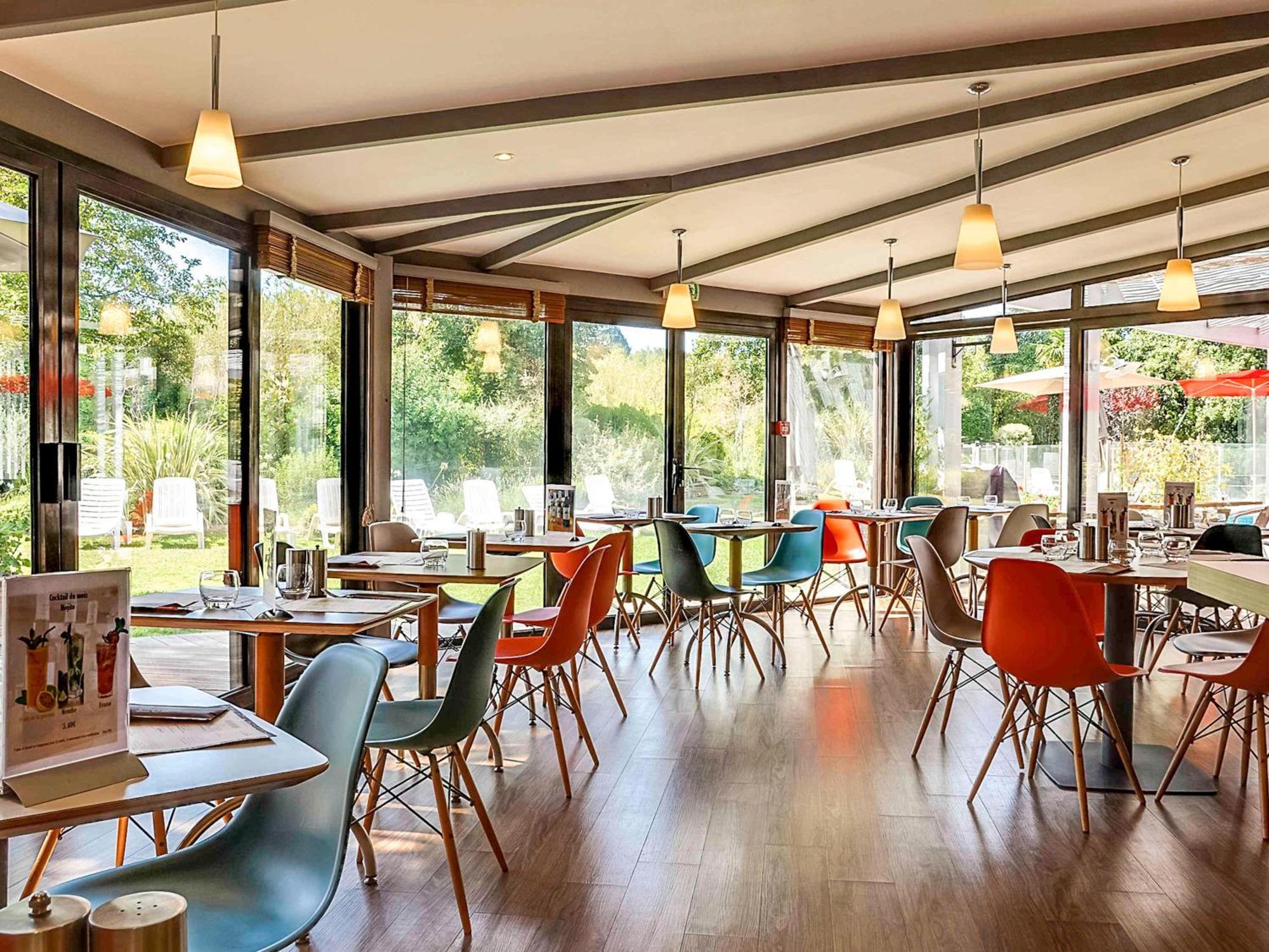 Отель Ibis Salon De Provence Экстерьер фото
