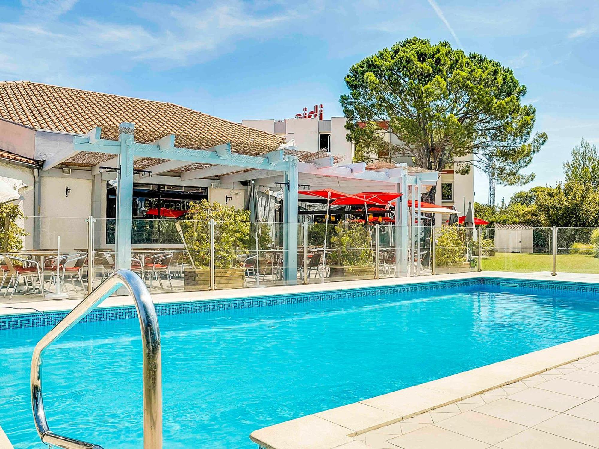 Отель Ibis Salon De Provence Экстерьер фото