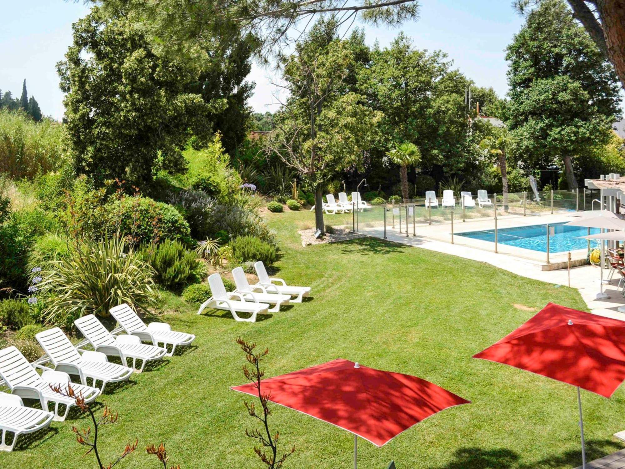 Отель Ibis Salon De Provence Экстерьер фото