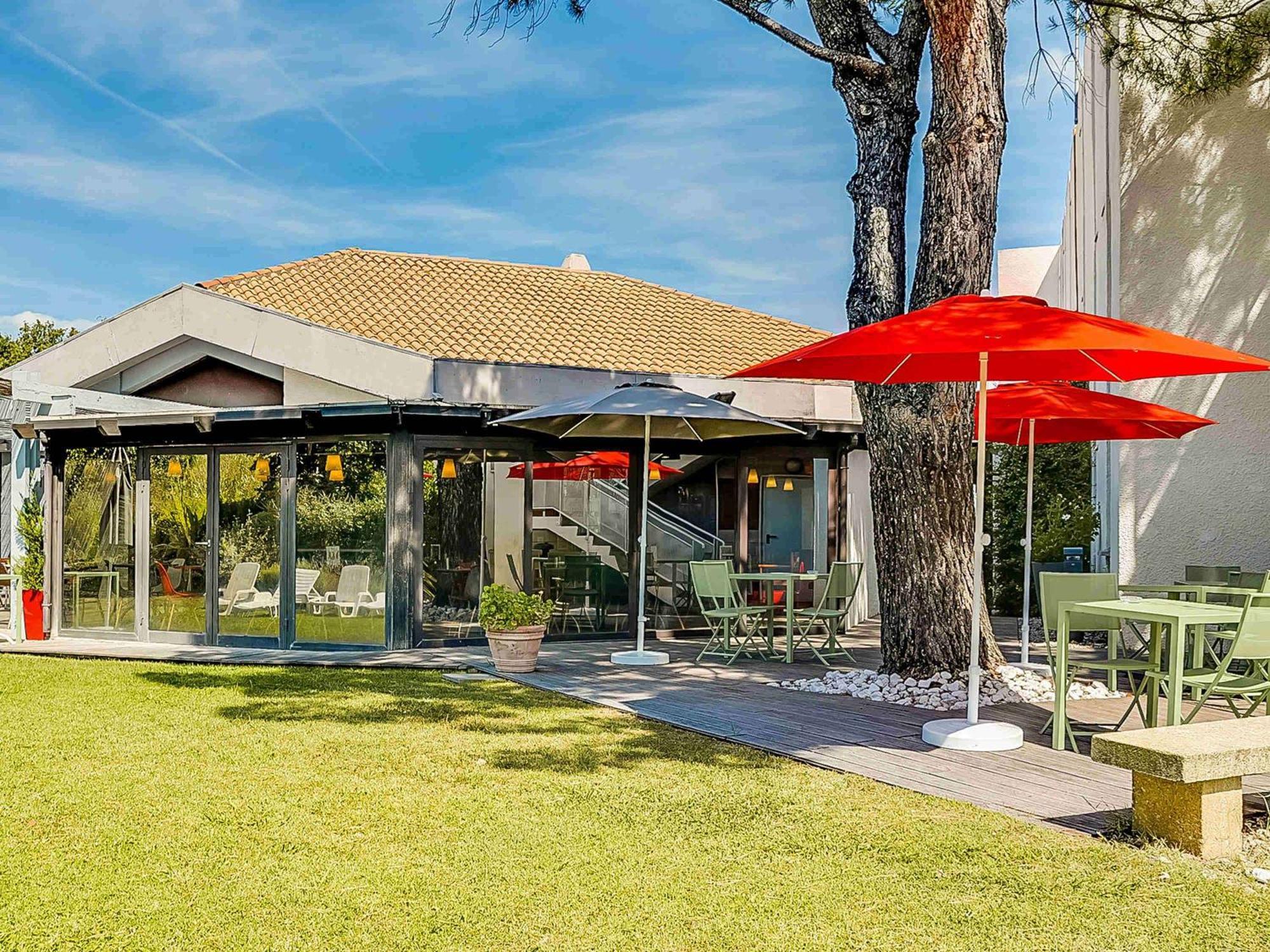 Отель Ibis Salon De Provence Экстерьер фото