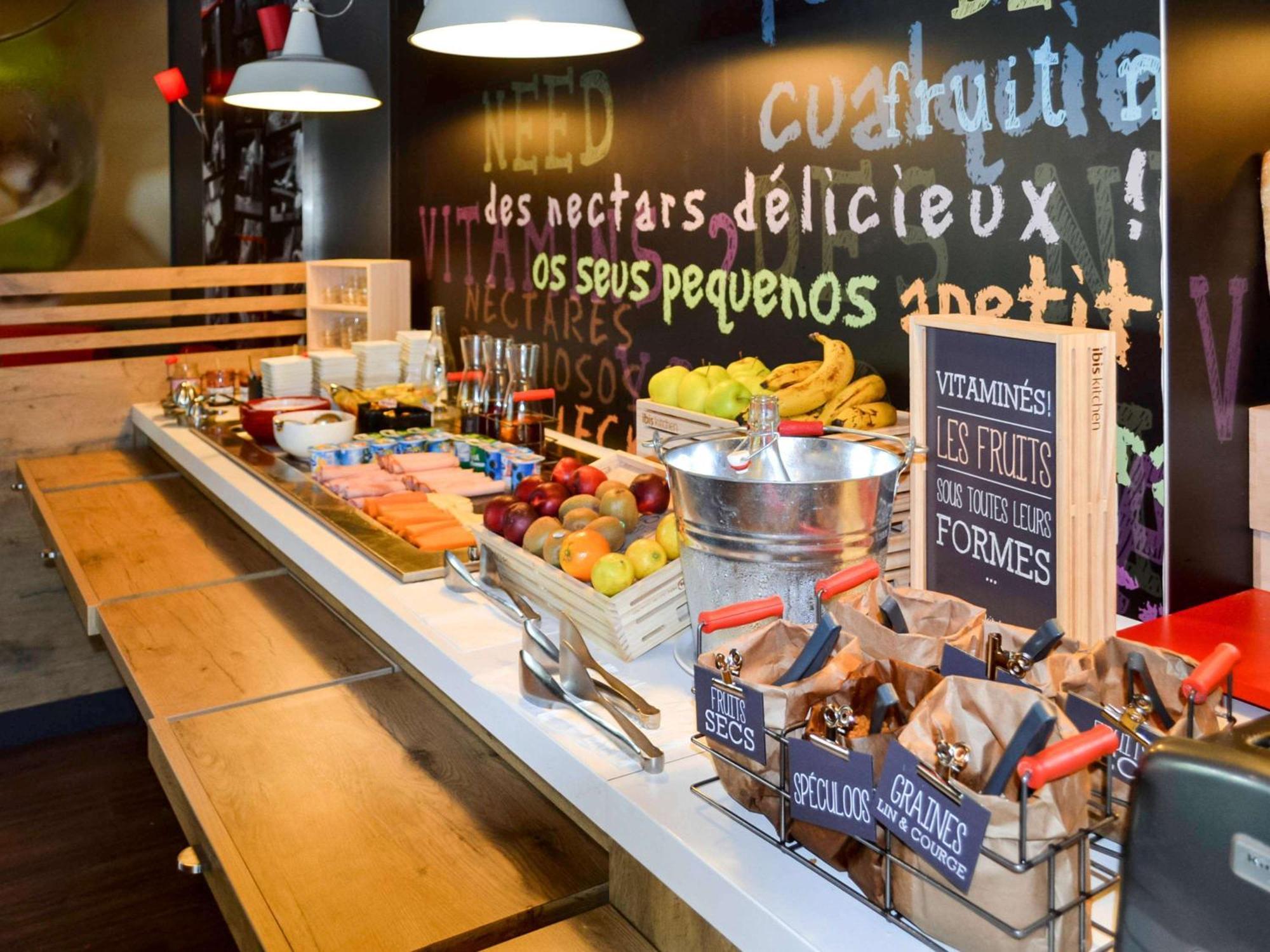 Отель Ibis Salon De Provence Экстерьер фото
