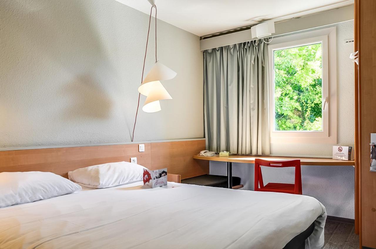 Отель Ibis Salon De Provence Экстерьер фото