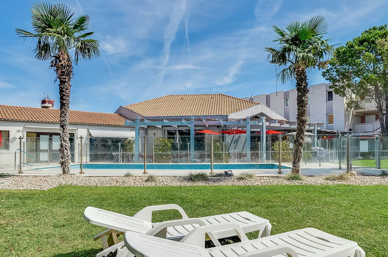 Отель Ibis Salon De Provence Экстерьер фото
