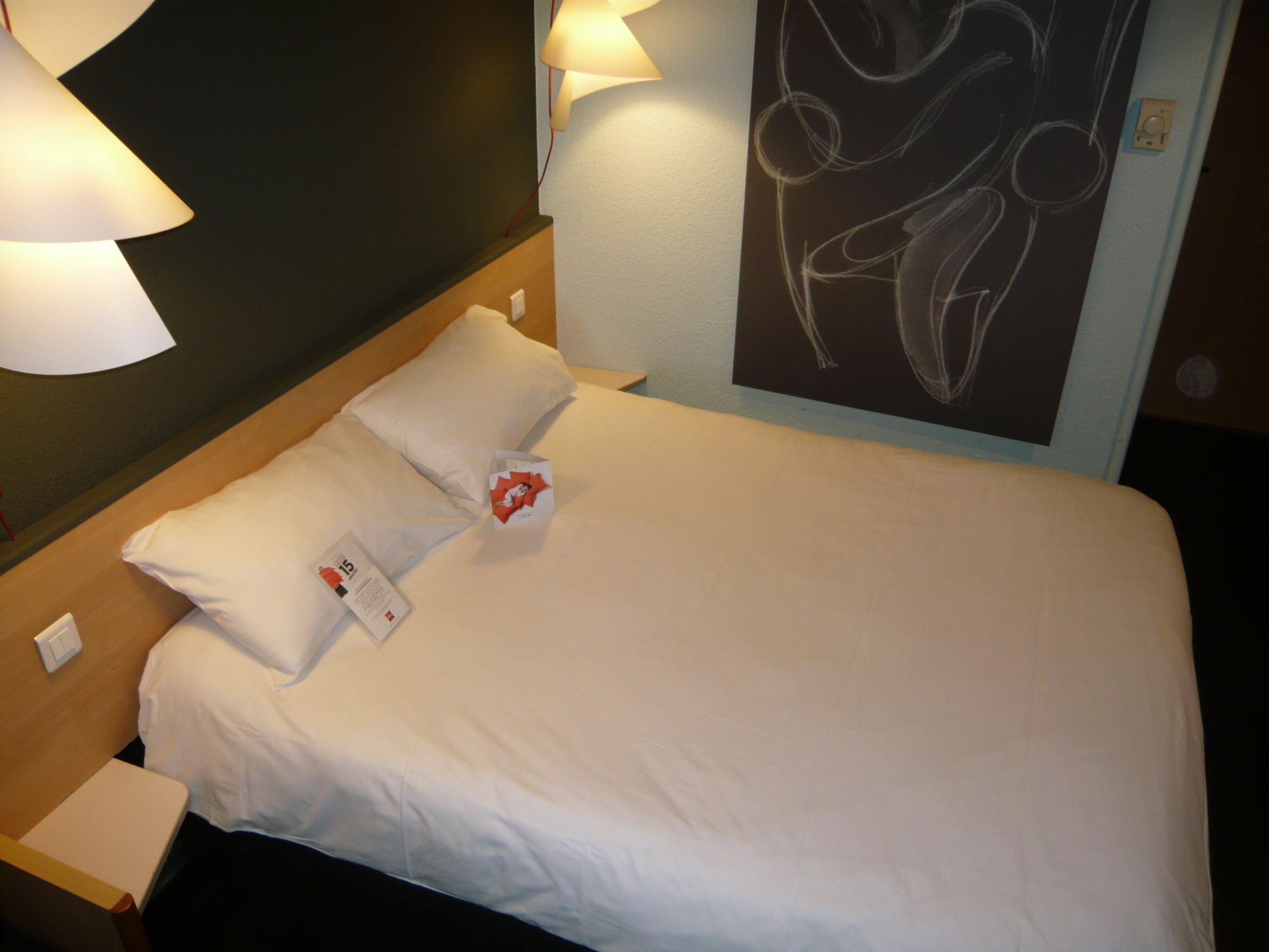 Отель Ibis Salon De Provence Экстерьер фото