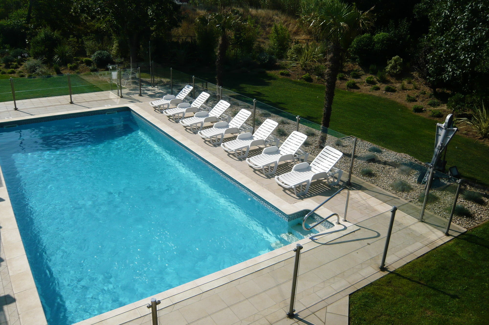 Отель Ibis Salon De Provence Экстерьер фото