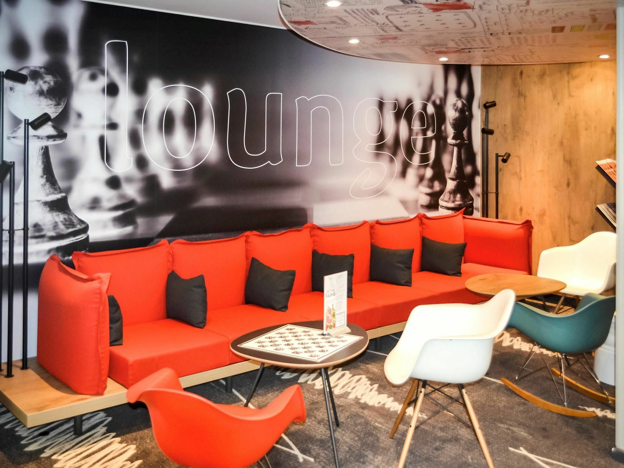 Отель Ibis Salon De Provence Экстерьер фото